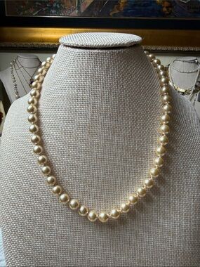 Vintage Classic Cream Pearl Necklace